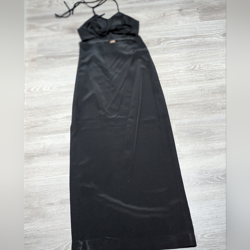 MC2 | halter maxi + cut out tie back